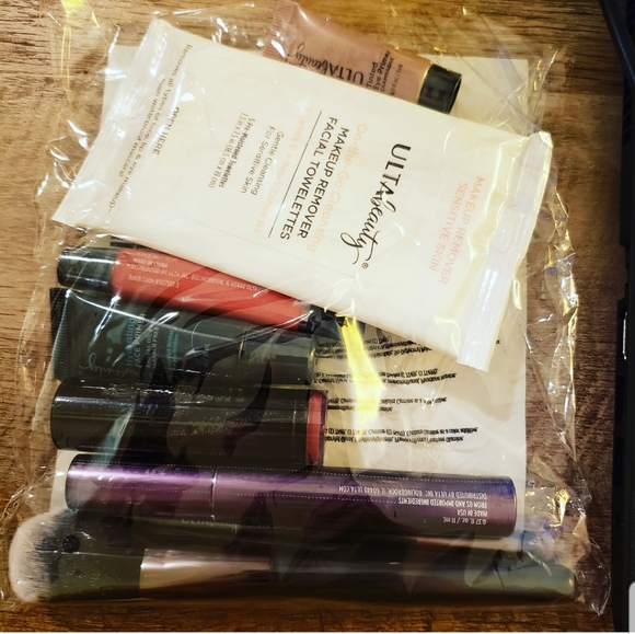 🍉 NWT Ulta Beauty Fall Gift Full Kit Makeup - Picture 4 of 4